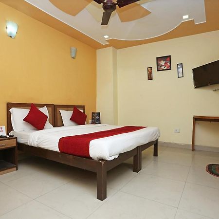 Airport Hotel Ambrosia New Delhi Exterior foto