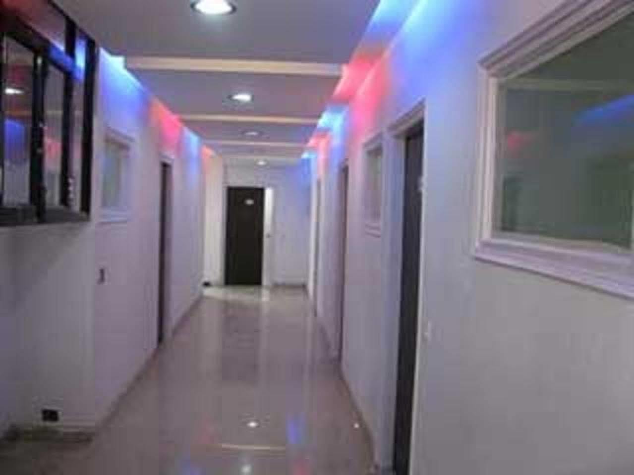 Airport Hotel Ambrosia New Delhi Exterior foto
