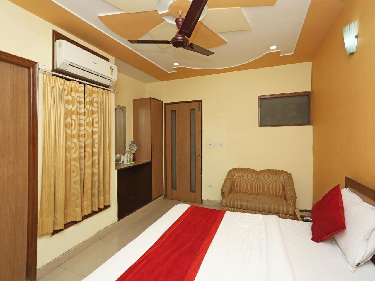 Airport Hotel Ambrosia New Delhi Exterior foto
