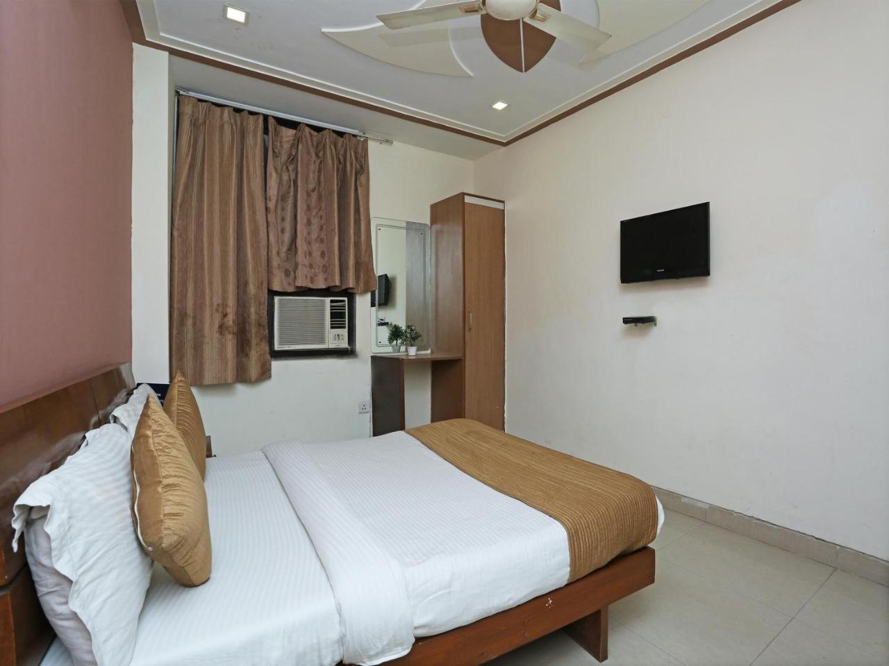 Airport Hotel Ambrosia New Delhi Exterior foto