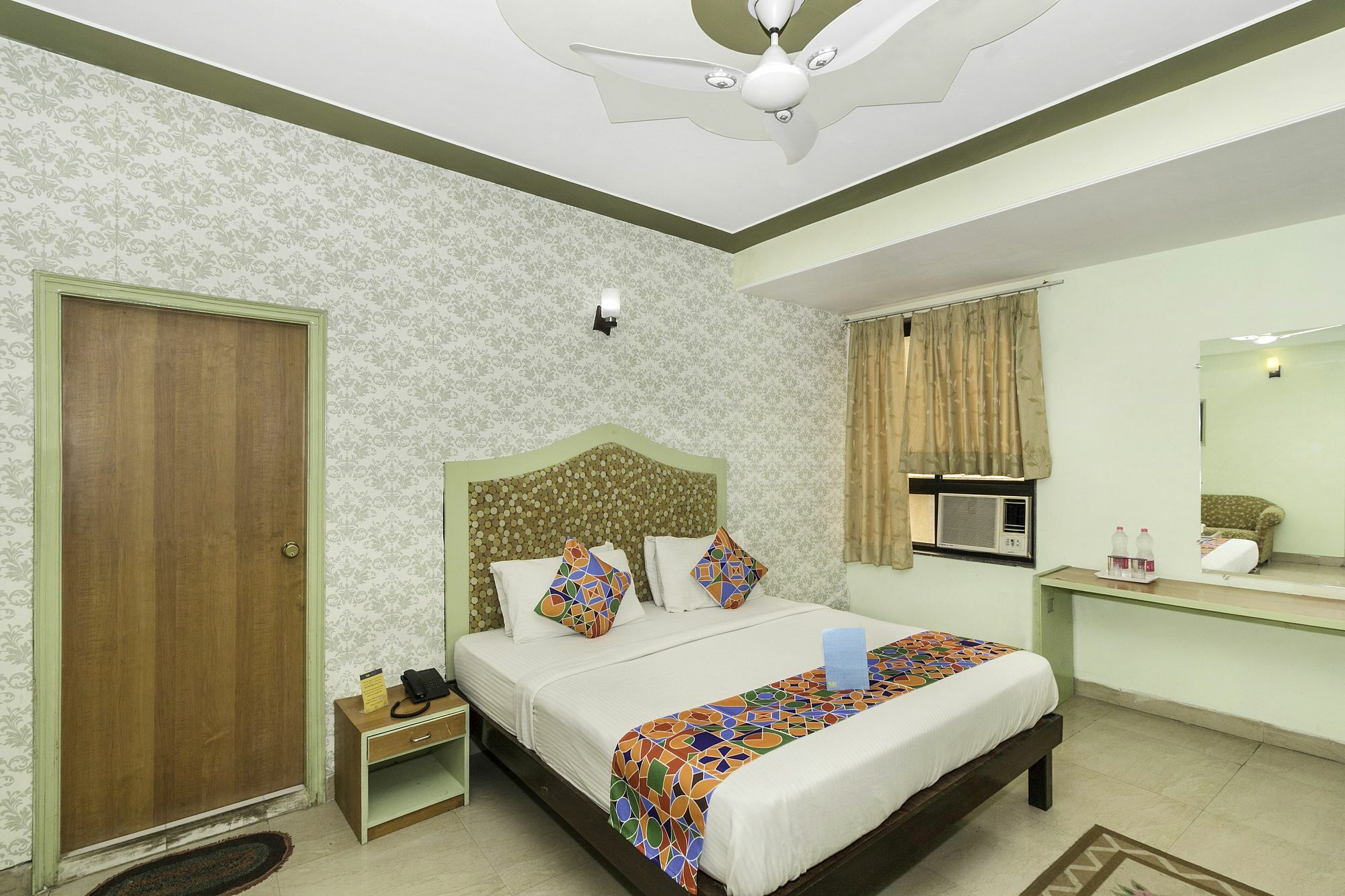 Airport Hotel Ambrosia New Delhi Exterior foto